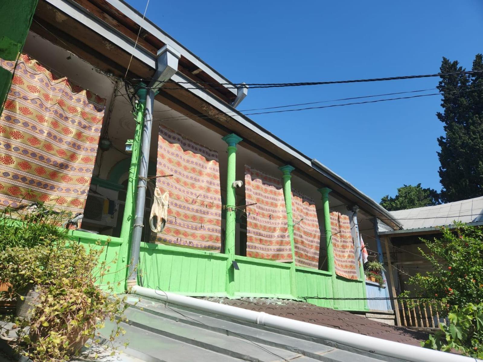 Green Stairs Guest House ティビリシ エクステリア 写真