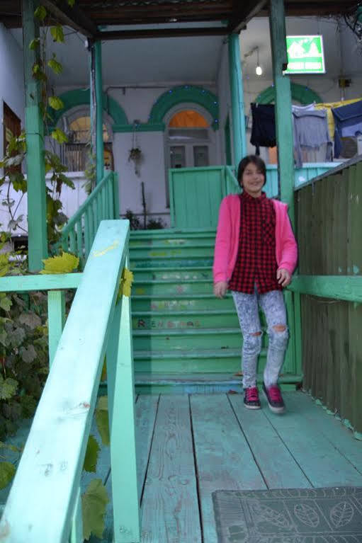 Green Stairs Guest House ティビリシ エクステリア 写真