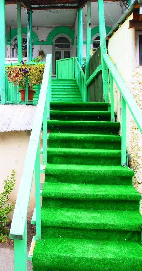 Green Stairs Guest House ティビリシ エクステリア 写真