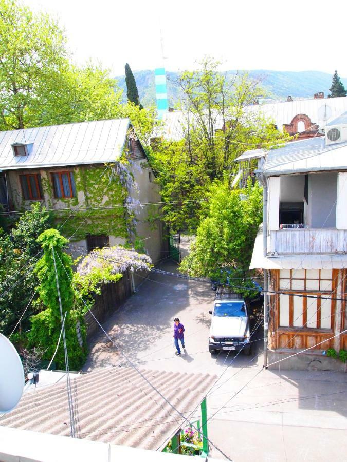Green Stairs Guest House ティビリシ エクステリア 写真