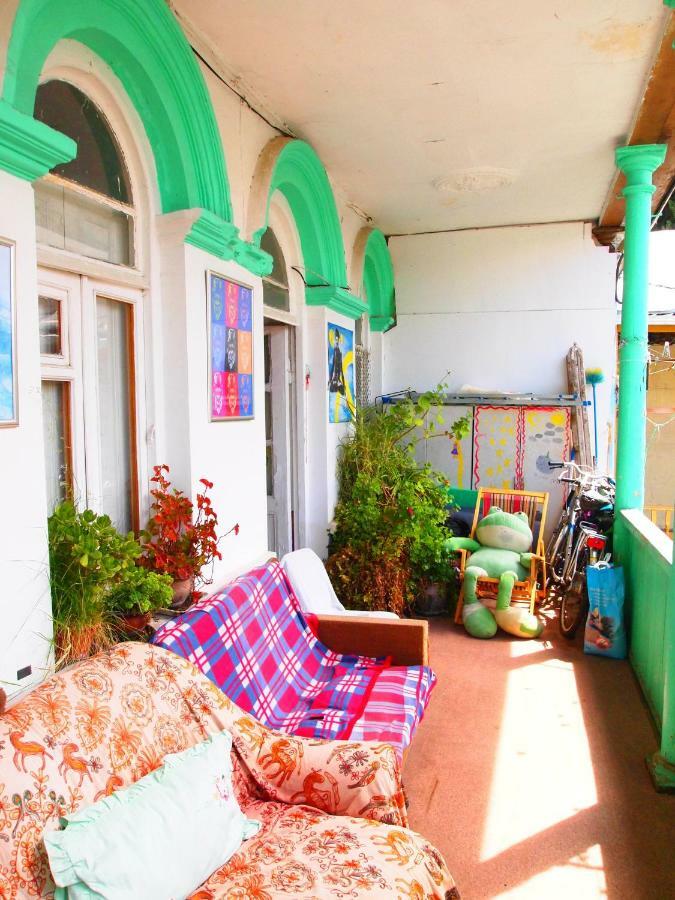 Green Stairs Guest House ティビリシ エクステリア 写真